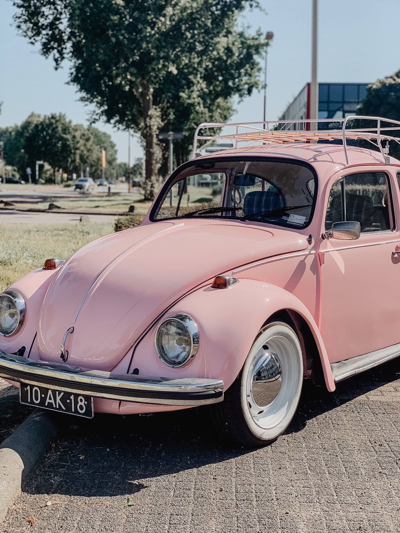 Volkswagen Kever Pink Lady - Volkswagenbus huren? Trouwvervoer beurzen