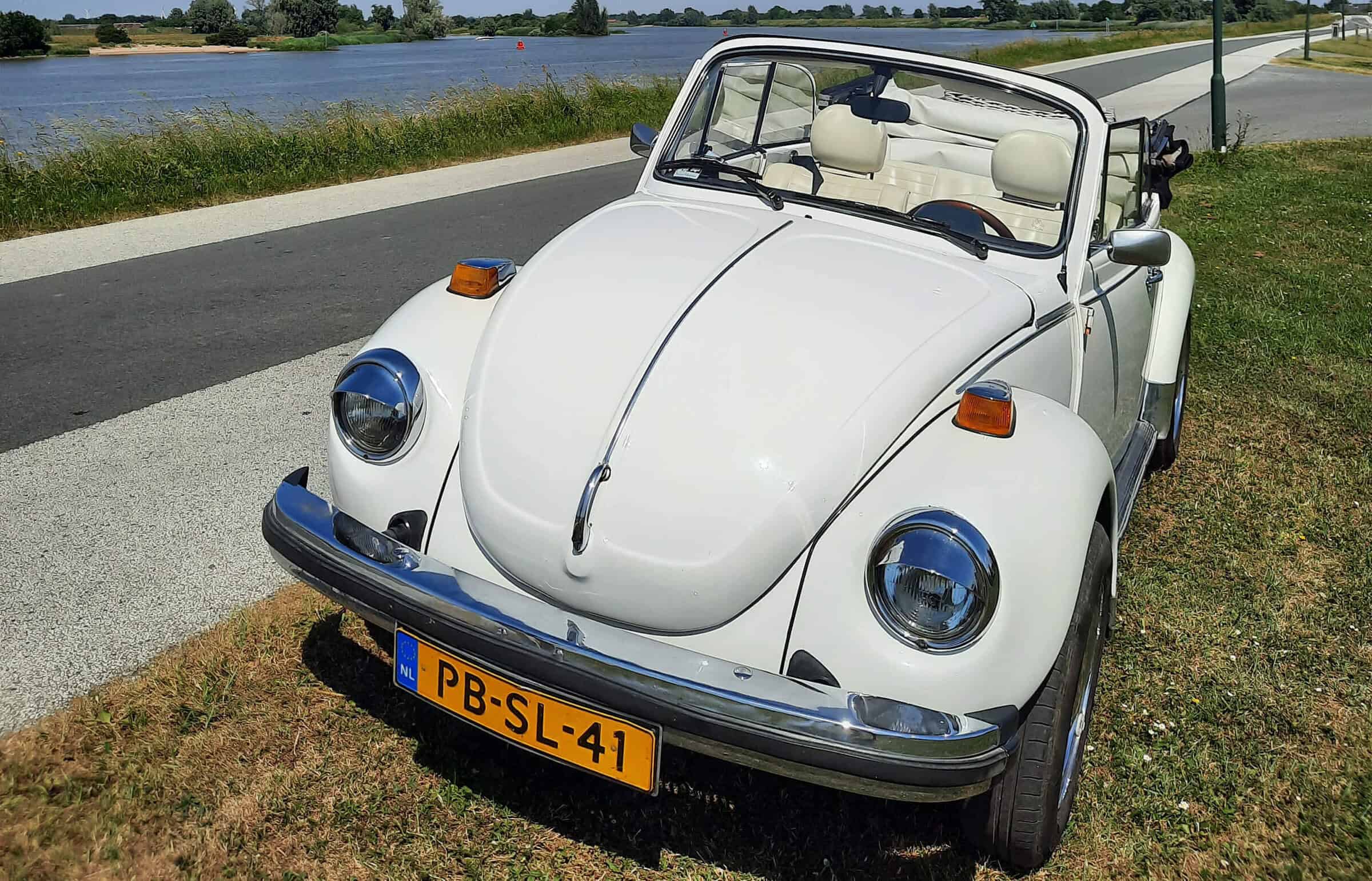 DVWB CABRIO VW Kever Miss Black White1 Header slider